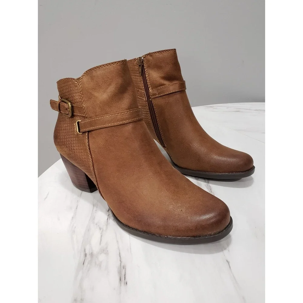 NEW NO BOX 9.5 Baretraps Rylen Brown Ankle Boots Buckle Strap Block Heel Booties